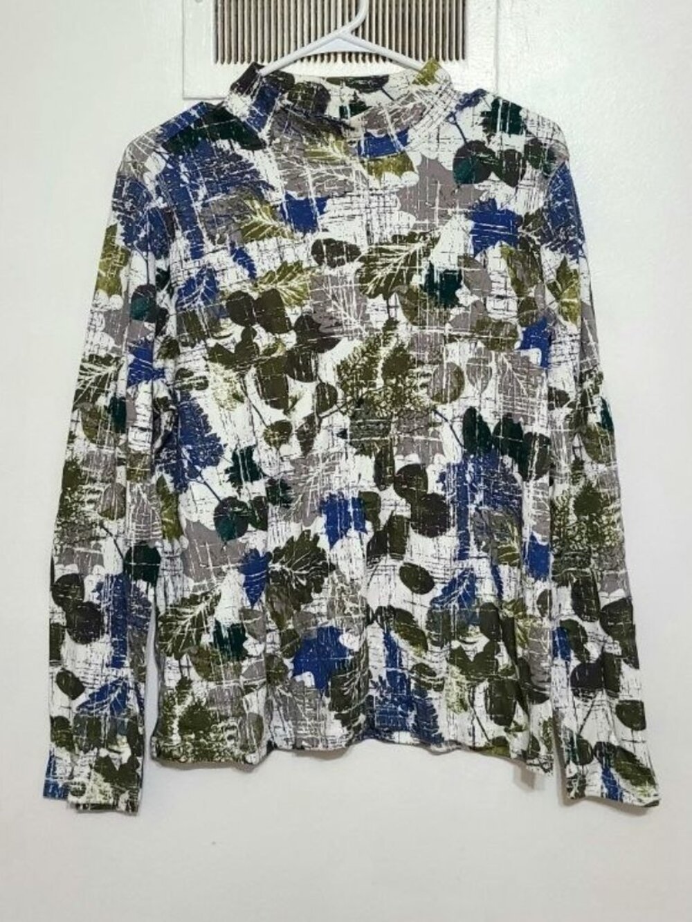 Leaf Print Turtleneck
